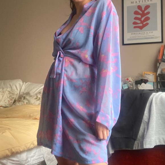 Sold 💘 floral kimono robe 💘 - Picture 3 of 7